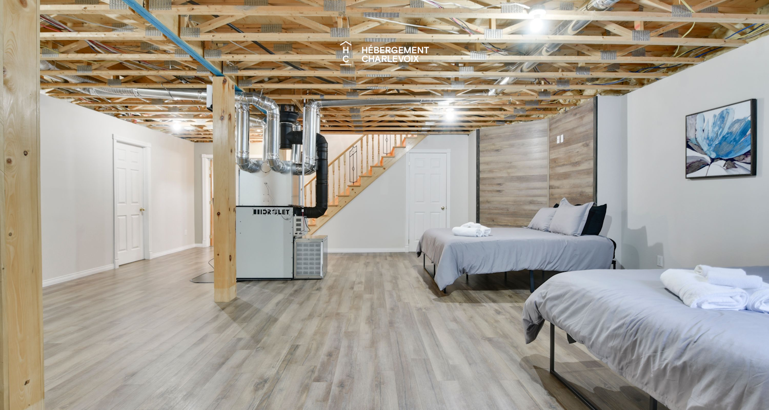 MAR-17 - Roof terrace with river view.